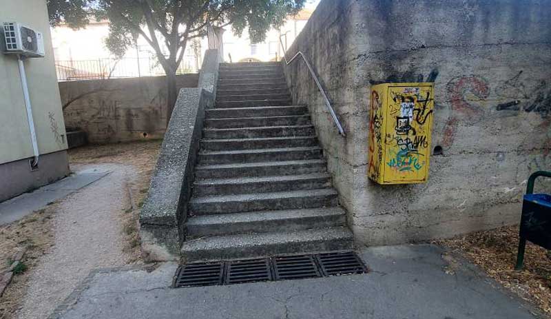 Rukohvat na skalama u Sarajevskoj