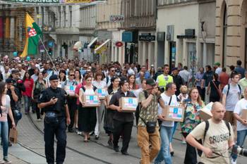 U ime obitelji predaje 750 000 potpisa